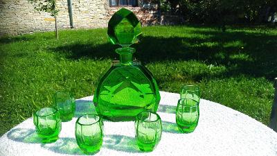 Zelená broušená likérová souprava Karafa + 6 skleniček Art deco