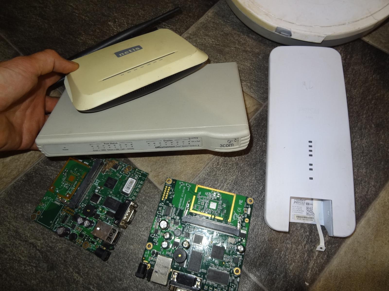 WiFi Srot MikroTik DISC LHG 5 RB411 Switch Router Rocket AC PRSIM atd. - Komponenty pro PC
