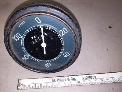 Tachometer VDO 0-100km/hod - uloženka?
