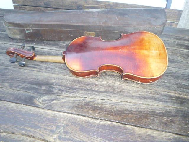 Staré housle - Anton Hüller  - Hudební nástroje