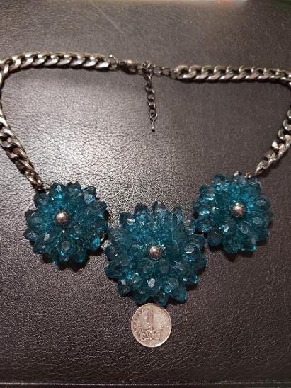 Bižutérní masivnější náhrdelník - květy - Šperky a hodinky