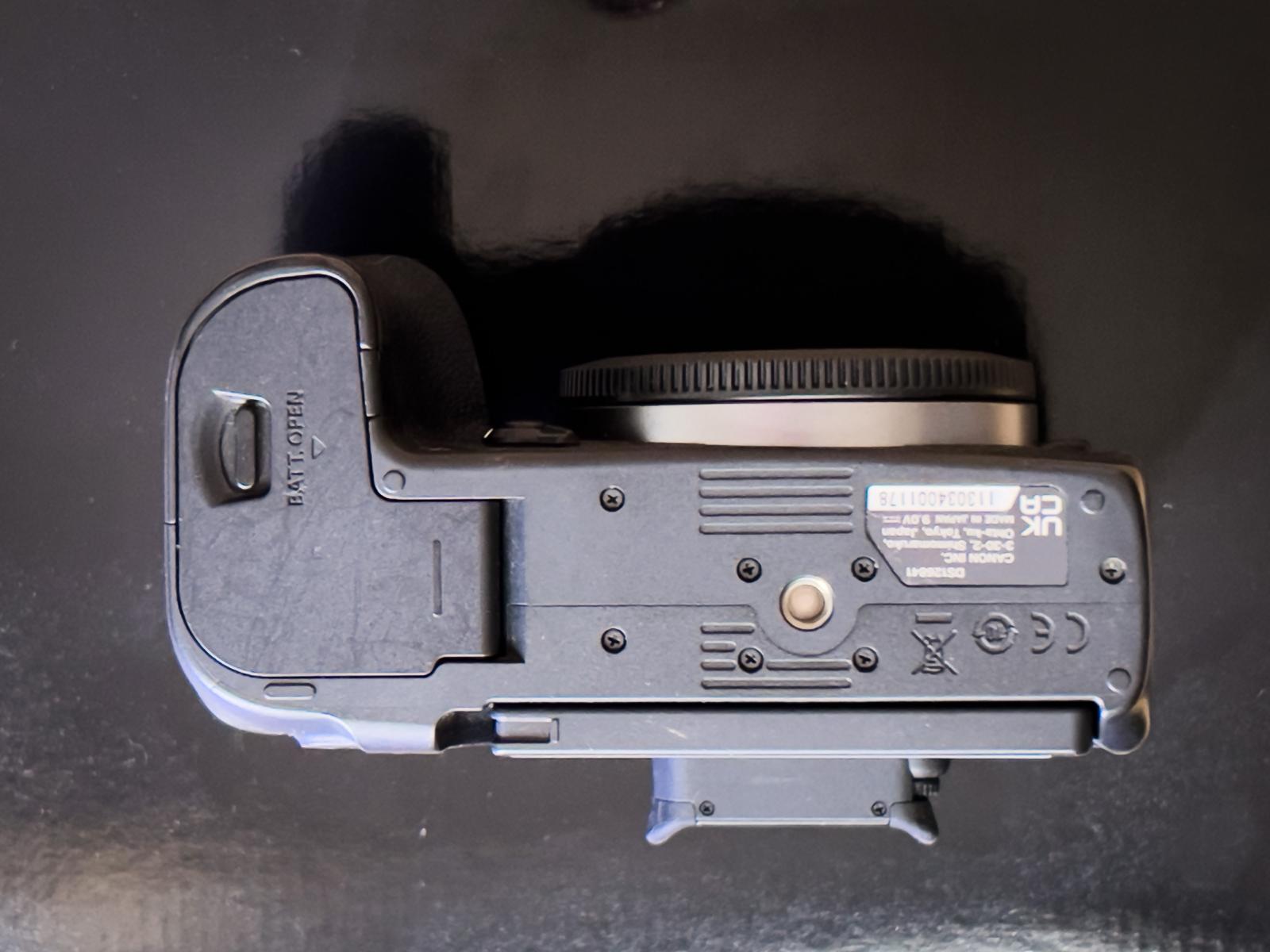 Bezzrcadlovka Canon R7 - Foto