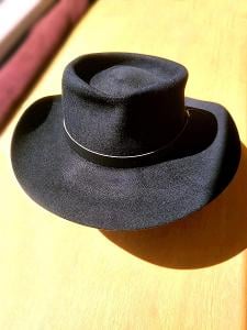 Westernový klobouk (překladatele Jana Kantůrka)