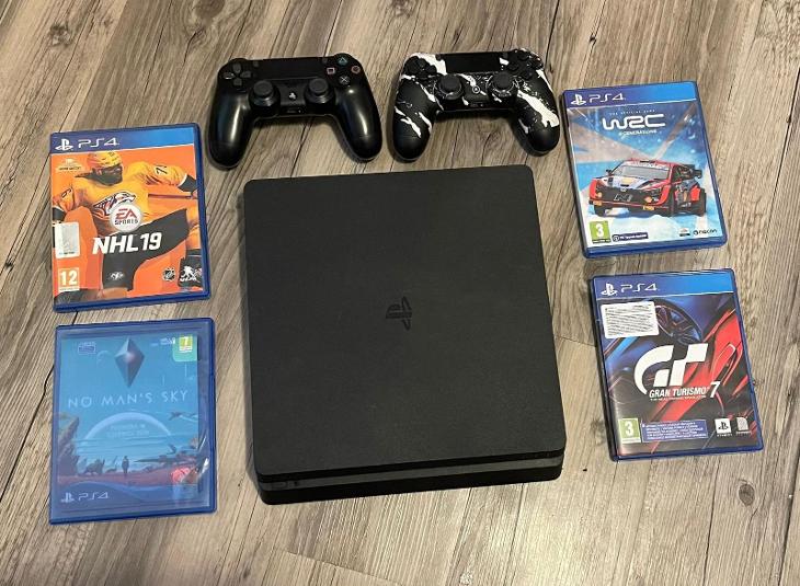 PS4 Slim, SSD 500GB, 2x Ovladač, Gran Turismo 7 + další 3 hry | Aukro