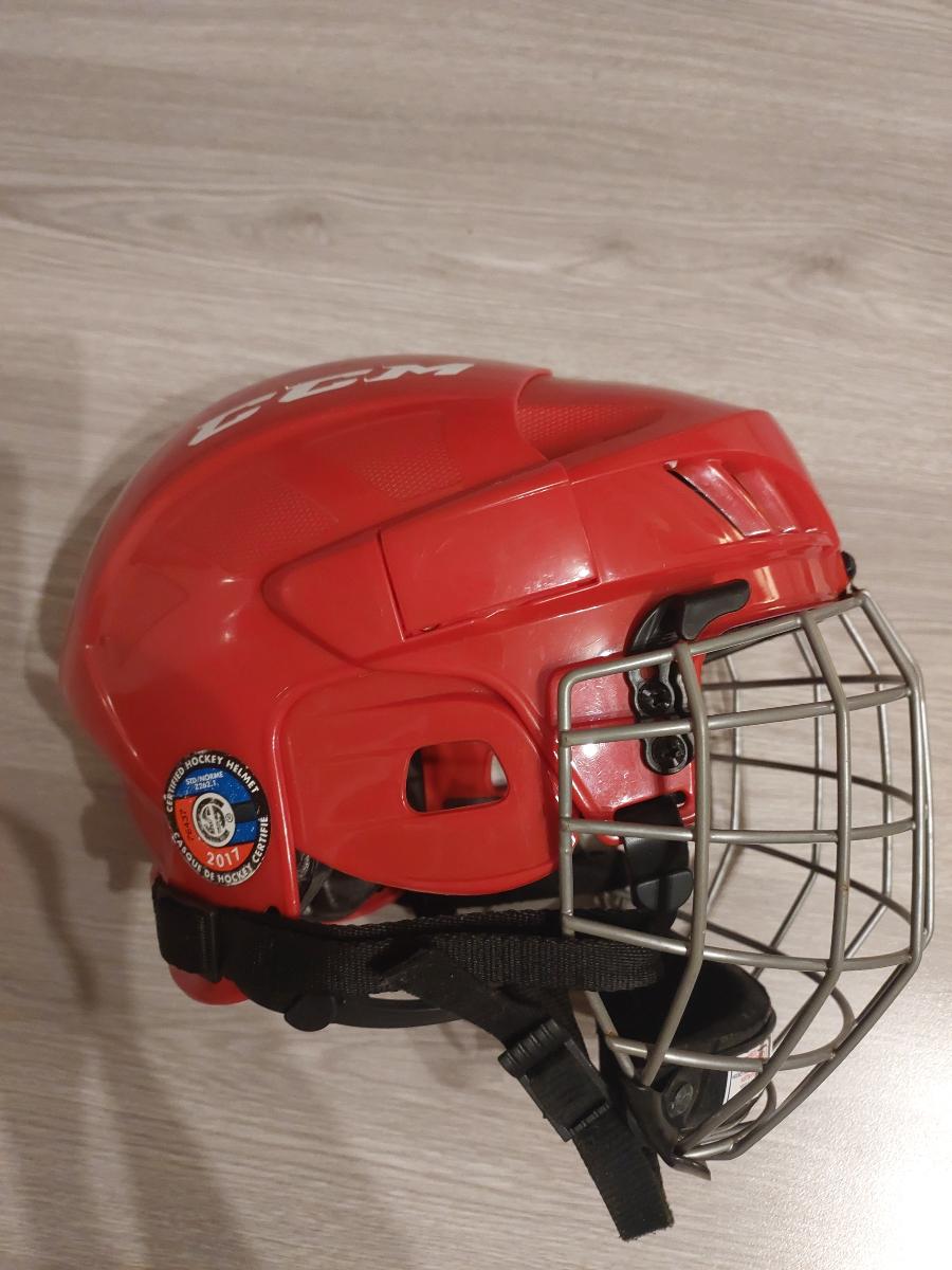 Přilba/helma na hokej - Vybavení pro kolektivní sporty