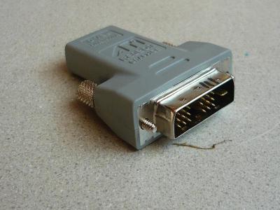 HDMI samice na DVI-D samec adaptér
