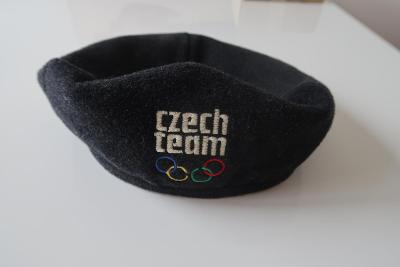 Olympijská čepice české výpravy na hrách v Salt Lake City 2002