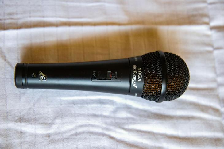 Mikrofon pro zpěv Yoga DM-950 - Zvukové a světelné aparatury