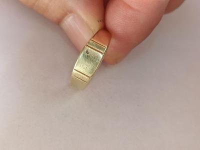 Pěkný 14K zlatý briliantový prsten
