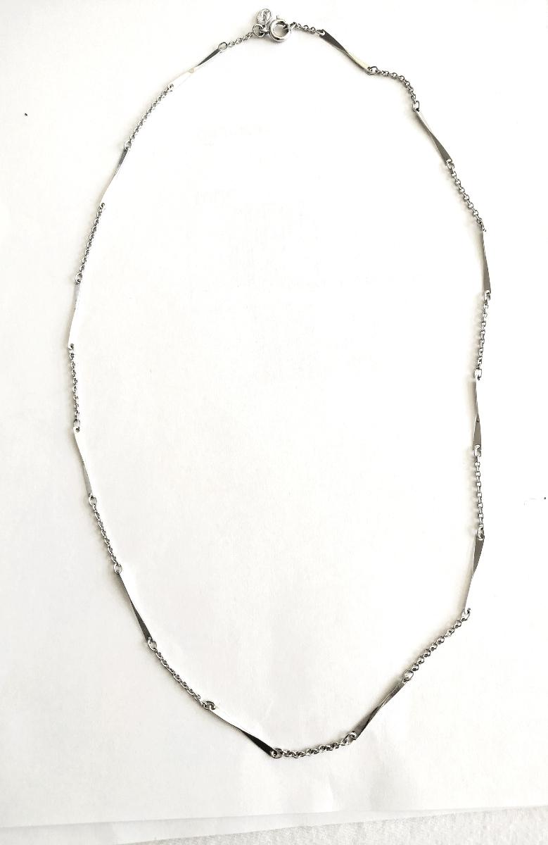 Ozdobný náhrdelník - řetízek z bílého kovu Avon - Šperky a hodinky