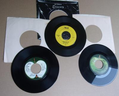 3x Historická malá vinylová gramodeska THE BEATLES - original staroba