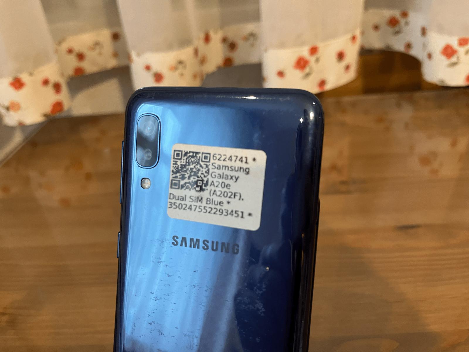 Samsung galaxy A20e, Dual SIM, Pozor čtěte! - Mobily a chytrá elektronika