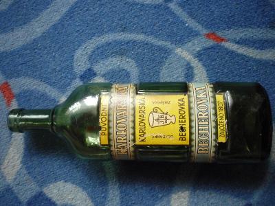stará lahev z půdy s etiketou BECHEROVKA -viz. foto