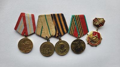 Konvolut medailí SSSR Za obranu Leningradu atd.