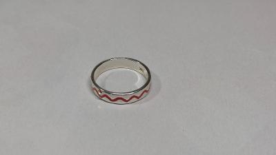 Stříbrný prsten - dámský, váha 2,65 g