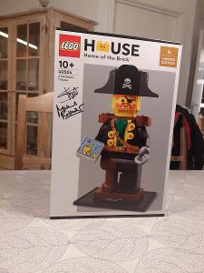 Aukcie - LEGO 40504 a minifigure tribute vrátane podpisov dizajnérov