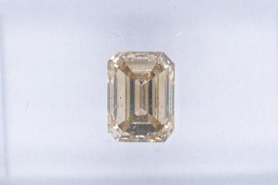 Certifikovaný Fancy Diamant 0,69ct SI1 svetlo žltohnedý