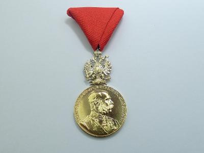 Signum memoriae - zlatá medaile - poválečná kopie