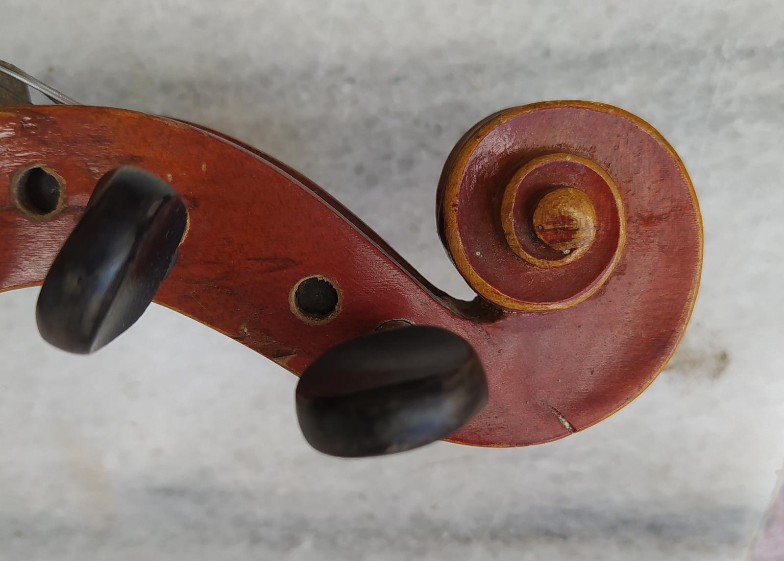 Staré housle - Hudební nástroje