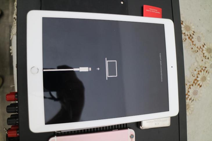 Apple iPad 9.7-Inch 6th Gen - A1893 na DÍLY - Tablety a čtečky e-knih
