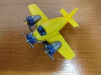 Kinder: žlutá varianta letadla, dok 1999, Německo