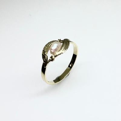 Prsten zlatý s perličkou 1,72 g Au (585/1000) Ev. č. 606
