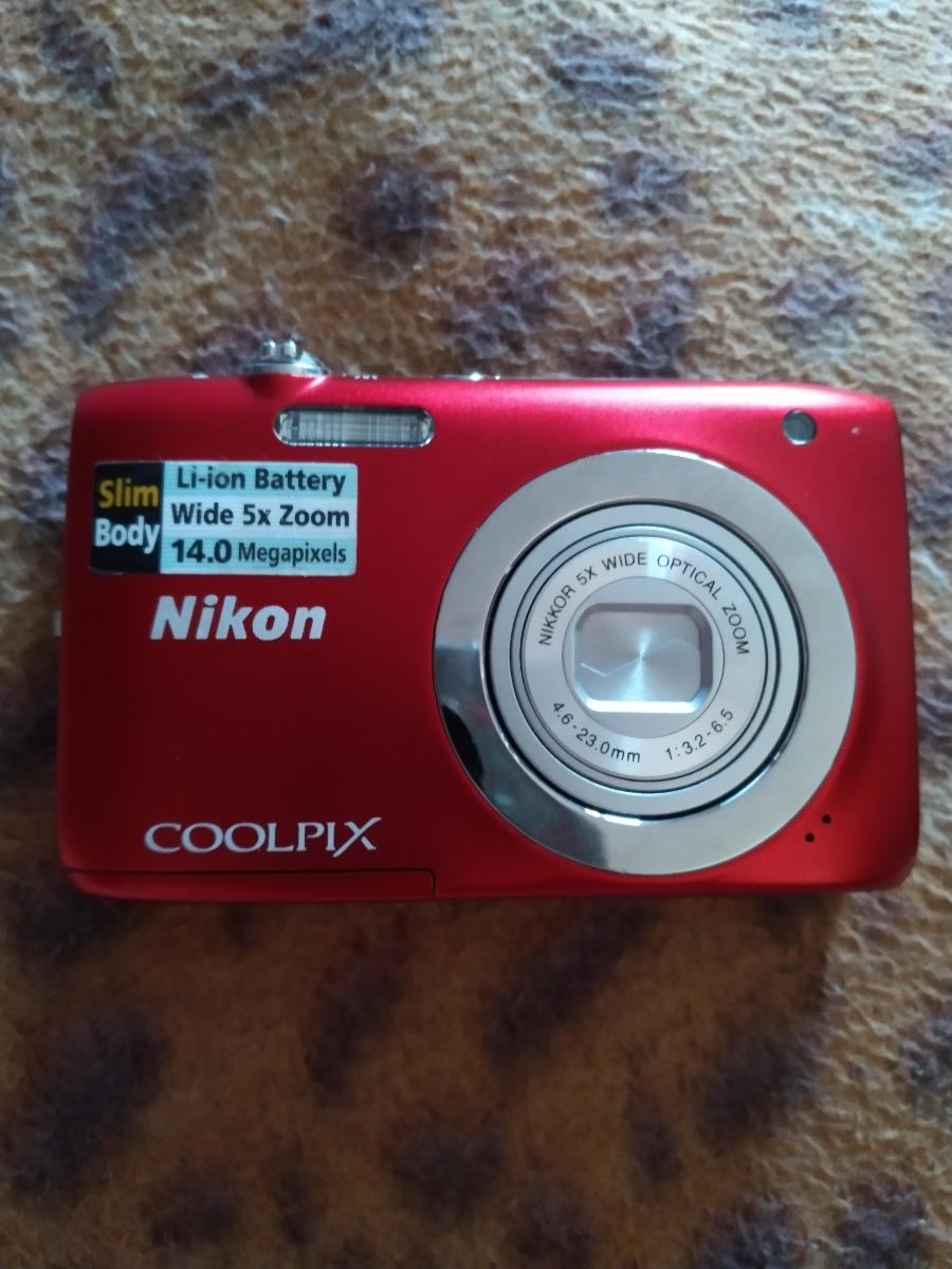 Nikon coolpix červený - Foto