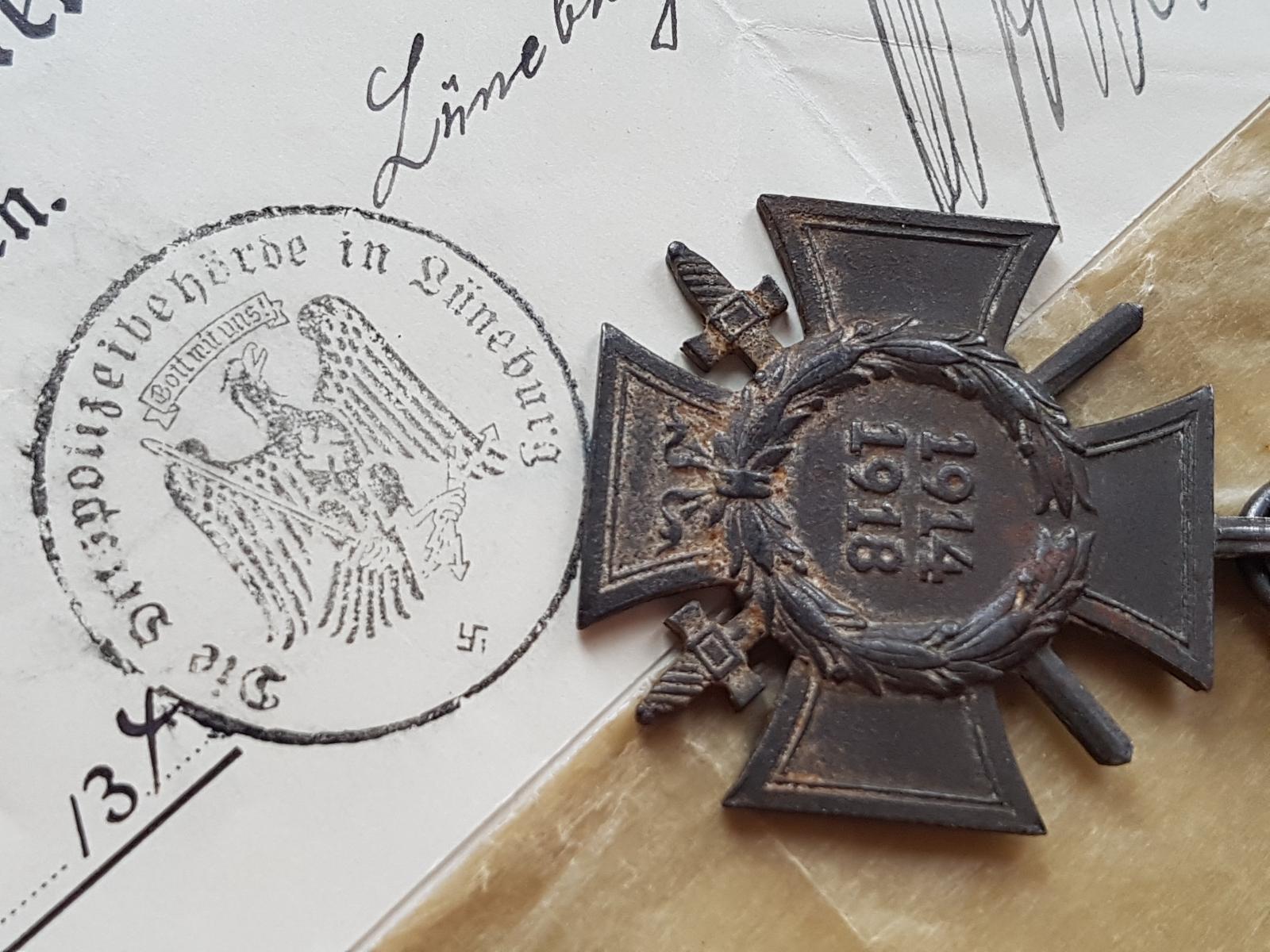 Kríž pre bojovníkov s dekrétom 1934 so vzácnejším udeľovacím sáčkom - Vojenské zberateľské predmety