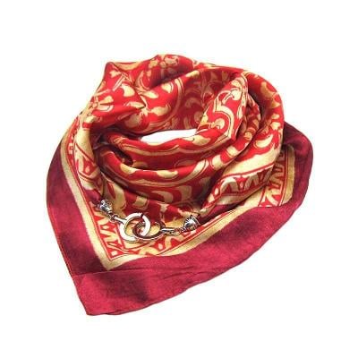 Saténový červeno-zlatý čtvercový šátek
