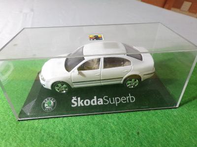 Sběratelské model Škoda Superb 1:43.