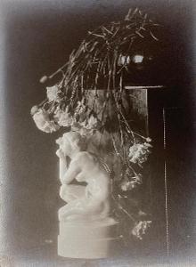 18. František Drtikol - Akt s kvetinou vo váze