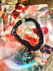 Nový .Elegantní náhrdelník (černé korálky ) FARLIONNI 