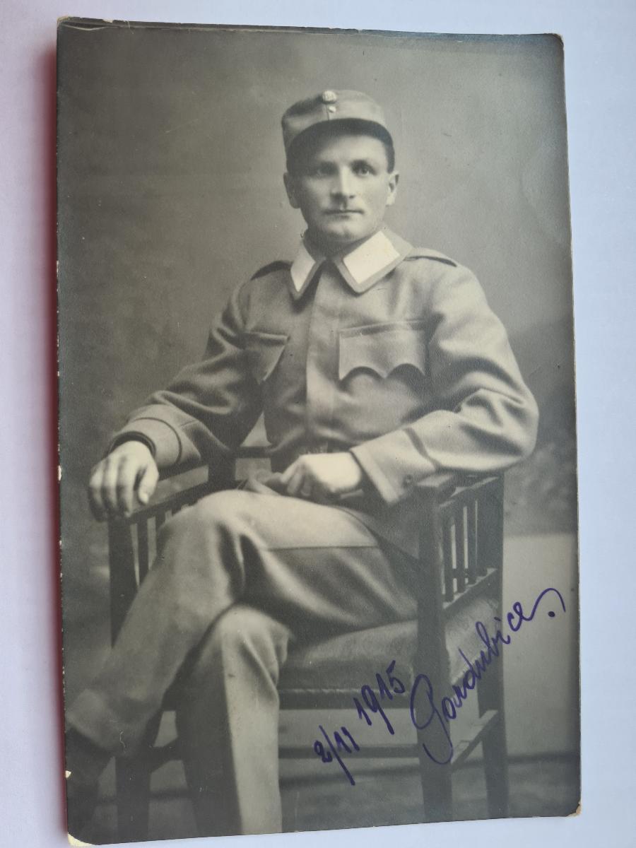 Fotografie Rakúsko - Uhorského vojaka s datáciou 1915 Pardubice - Zberateľstvo