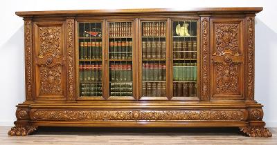 Starožitná neorenesanční knihovna s erby - 358 cm