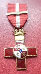 Španělsko. Vojenský záslužný kříž. Kříž – červená dekorace řád medaile