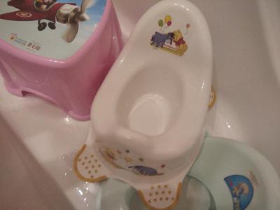 Dětský nočník,sedátko na WC a dětské stupátko od koruny