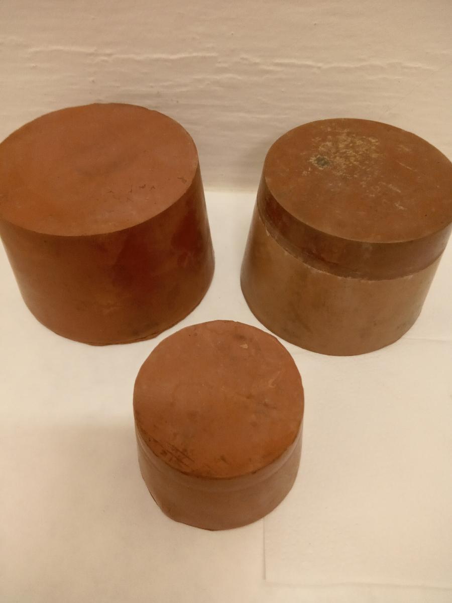 Gumové štuple pre lab.sklo (4 ks), priemer - 10cm, 9cm, 6,5 cm, 6 cm. - undefined