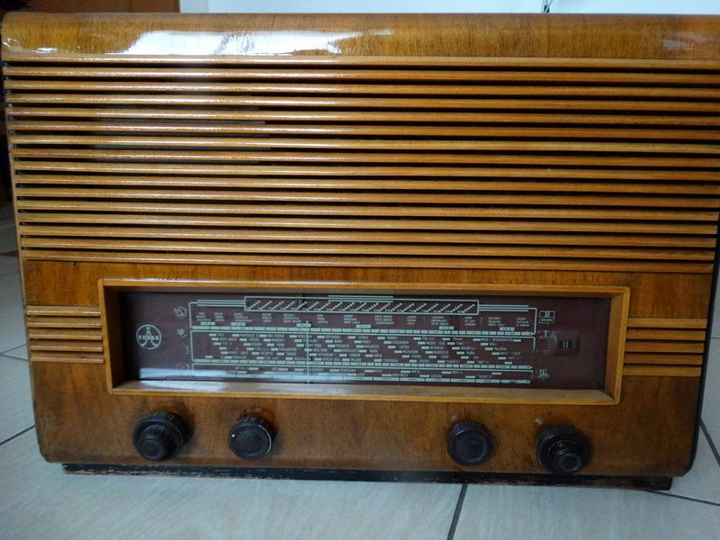 Staré rádio Tesla 605 A, zachovalé, čisté a hrajúce - Starožitnosti