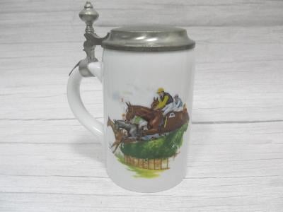 korbel - půllitr - pivo Jízda na koních žokej sport kůň koně hřebec
