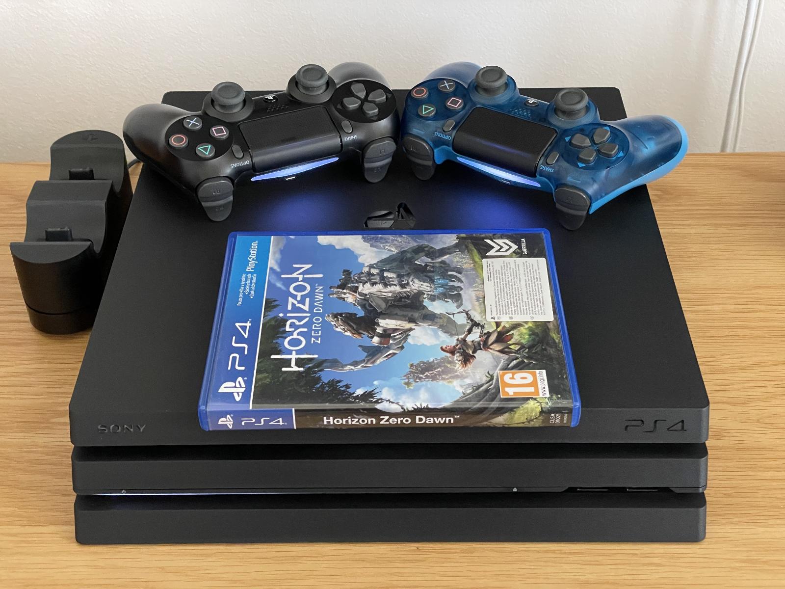 PlayStation 4 Pro 1TB (PS4 Pro) + 2 ovládače + dok + hra Horizon: ZD - Počítače a hry