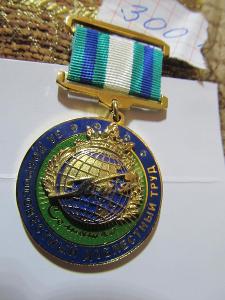 Rusko. Medaila za prácu medzinarodny obchod. pozláčená s 4 kameňmi.