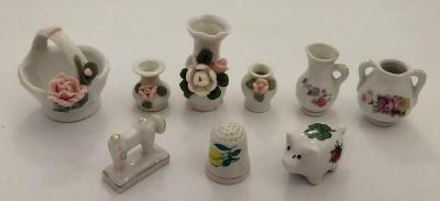 Miniaturní porcelánové vázy a figurky