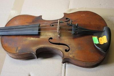 pěkné housle z Německa v nález.stavu s nádhernou spodní deskou
