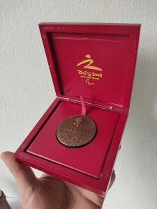 Účastnická medaile z paralympiády v Pekingu 2008