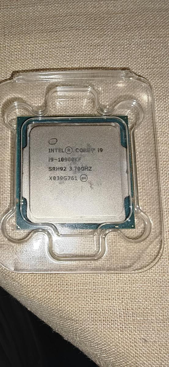 Špičkový 10 jádrový (20vláken) Intel® Core™ i9-10900KF Procesor