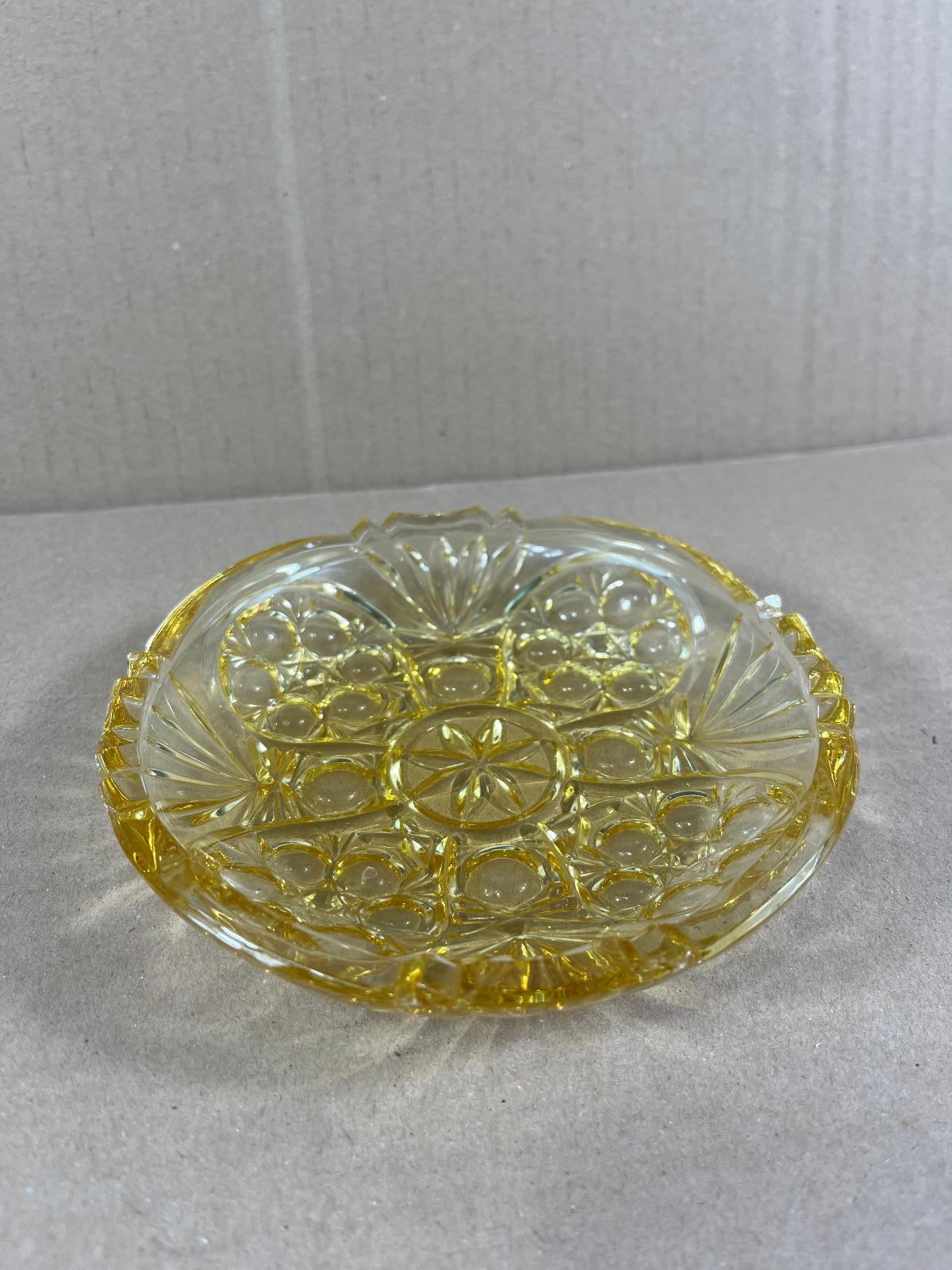 Starý sklenený podnos - tácka - medové sklo - tanier - zdobené - Starožitnosti