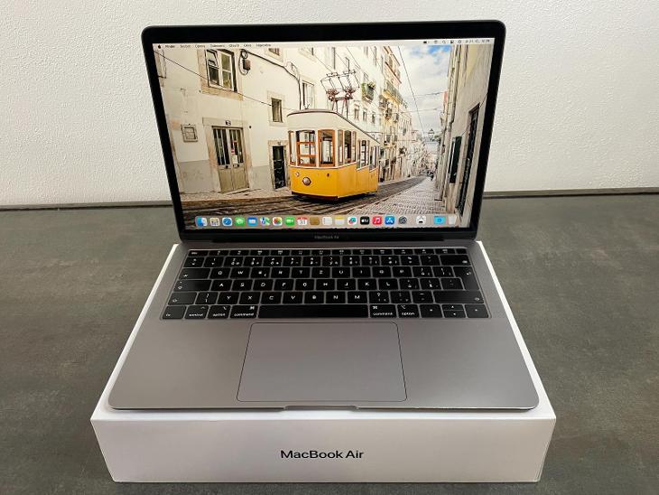 MacBook Air 2019 128GB スペースグレイ-