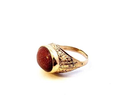 Zlatý prsten se slunečním kamenem, vel. 54
