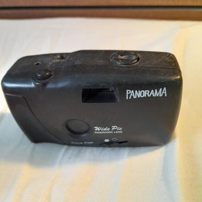 Analogový fotoaparát Panorama pro film 35mm do sbírky.