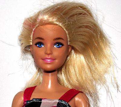 Panenka Barbie 2013  Mattel 00581-44-47